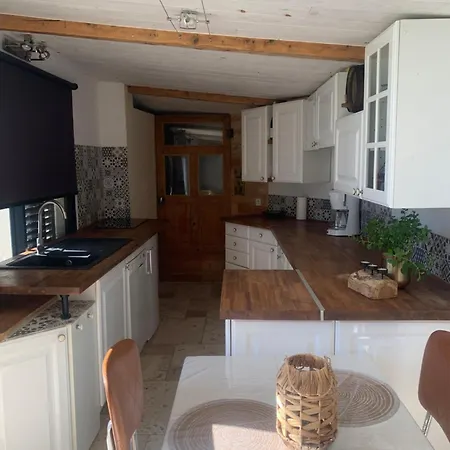Holiday home Pour 2 Personnes Avec Piscine Ideal Pour Escapade Relaxante Uchaux